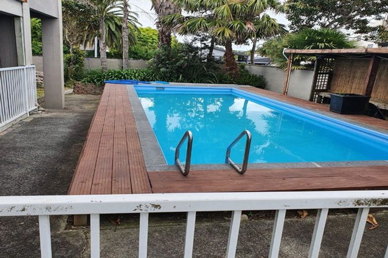 Photo of property in 1 Millen Place, Clarks Beach, 2122