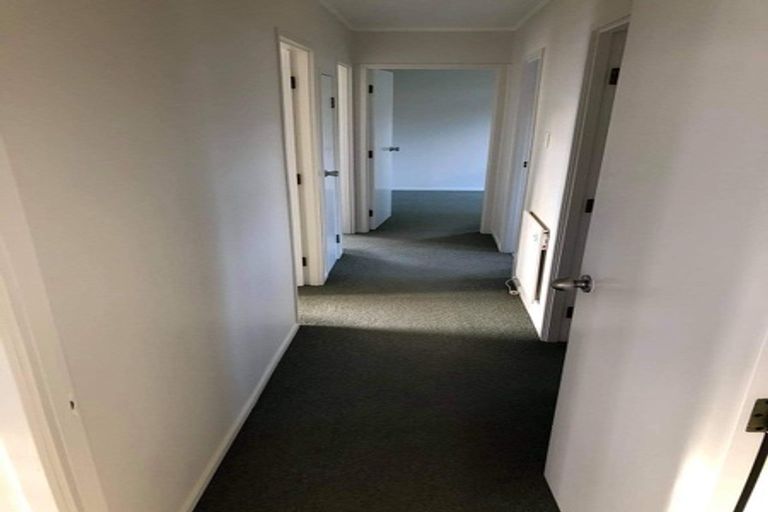 Photo of property in 40 Larissa Avenue, Henderson, Auckland, 0610