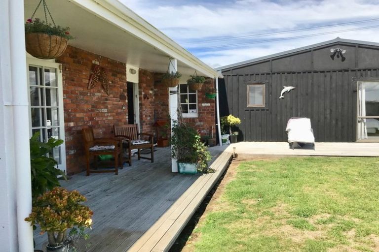 Photo of property in 72 Mountain Road, Sentry Hill, New Plymouth, 4373