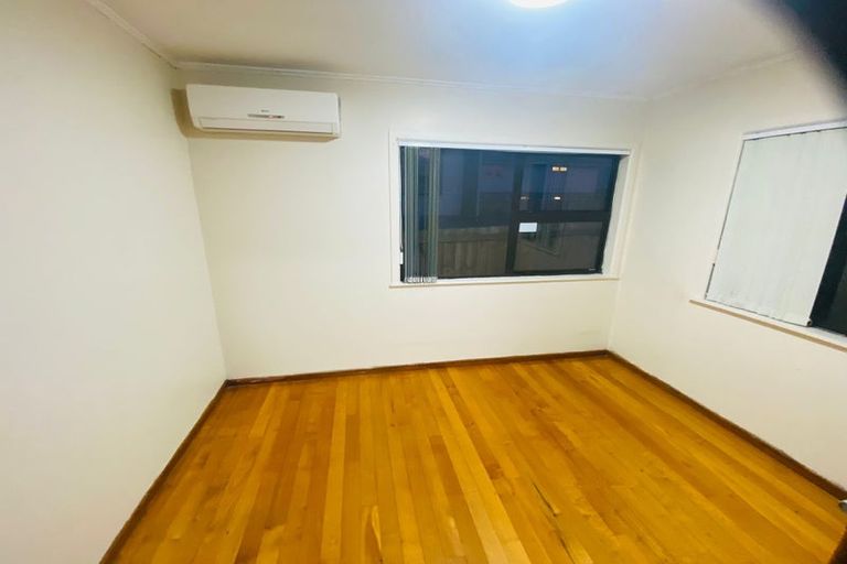 Photo of property in 65 Divich Avenue, Te Atatu South, Auckland, 0610