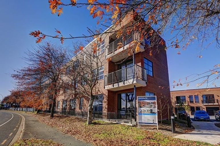 Photo of property in 102/3 Village Quarter Lane, Frankton, Hamilton, 3204