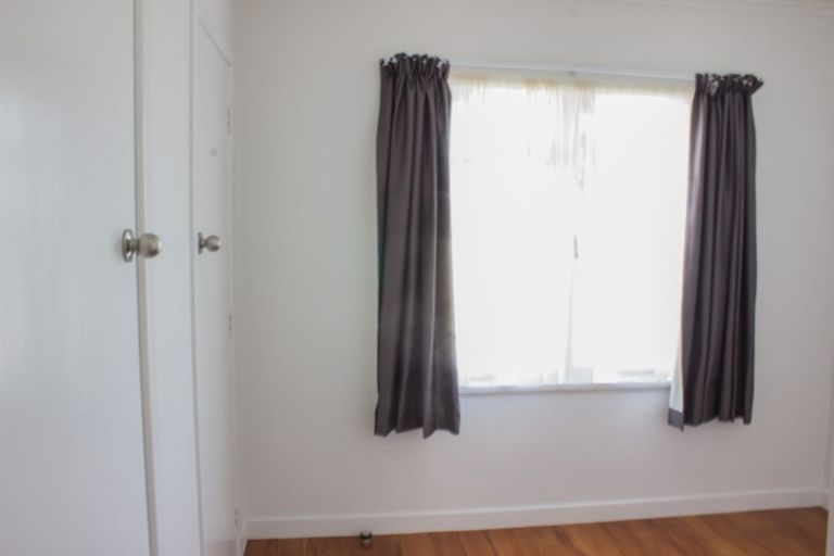 Photo of property in 176 Beach Haven Road, Beach Haven, Auckland, 0626