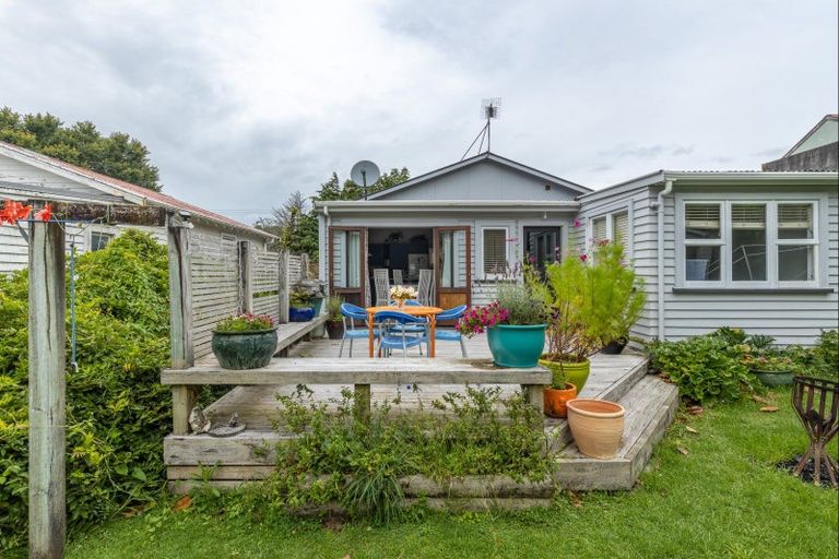 Photo of property in 14 Downe Street, New Plymouth, 4310