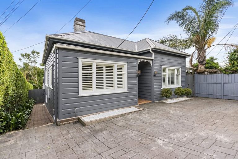 Photo of property in 15 Albert Road, Devonport, Auckland, 0624