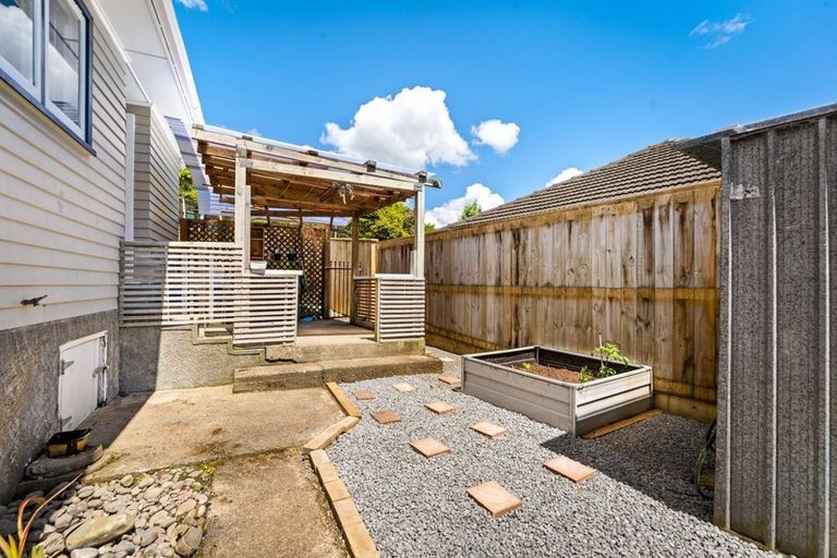 Photo of property in 28 Lowry Crescent, Stokes Valley, Lower Hutt, 5019