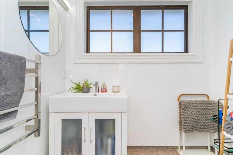 Photo of property in 1 Duthie Street, Milton, 9220