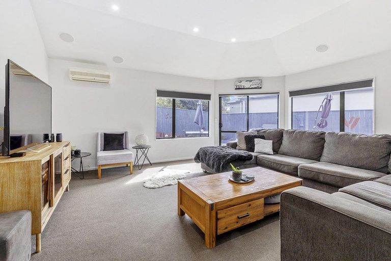 Photo of property in 2 Endeavour Drive, Whitby, Porirua, 5024