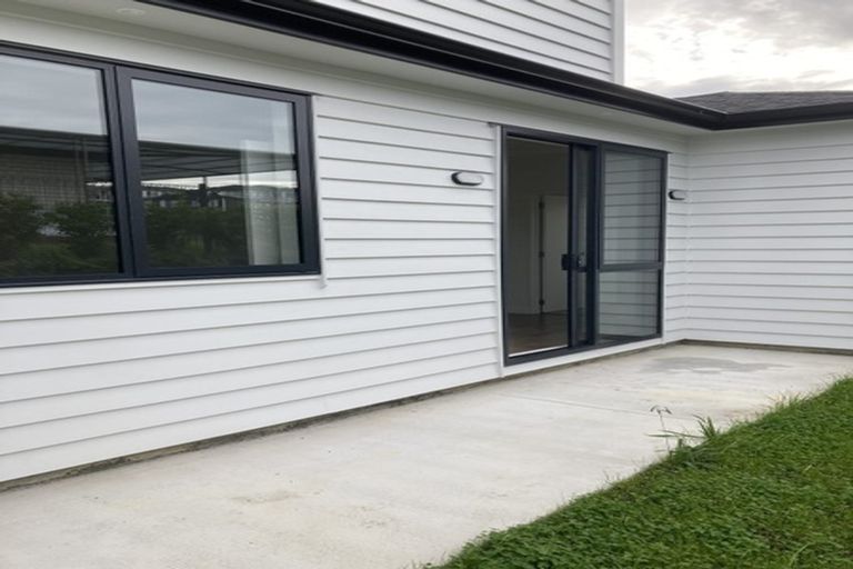 Photo of property in 8 Captain Rings Drive, Papakura, 2110