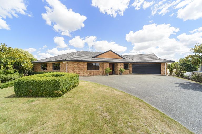 Photo of property in 17 Liberty Grove, Kelvin Grove, Palmerston North, 4414