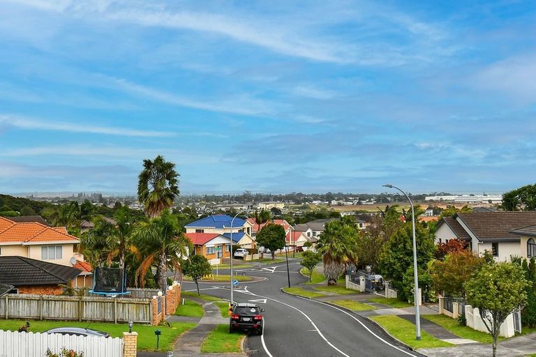 Photo of property in 1 Astelia Place, Goodwood Heights, Auckland, 2105