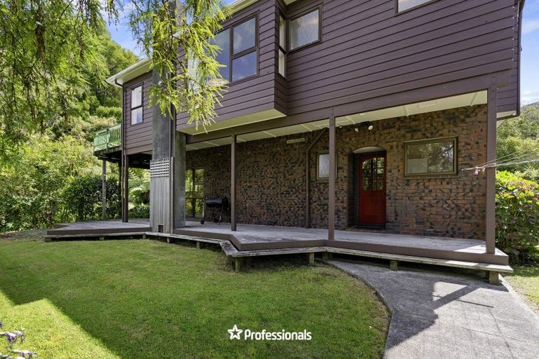 Photo of property in 2 Lady Bell Grove, Lowry Bay, Lower Hutt, 5013