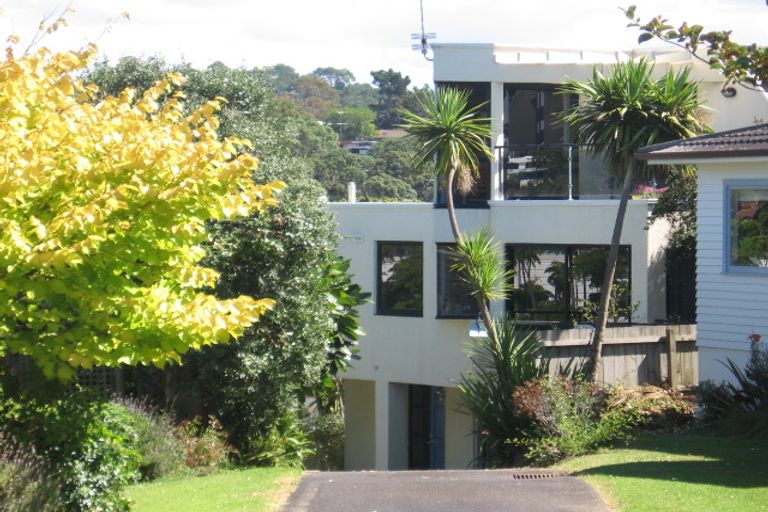 Photo of property in 2/14 Gulf View Road, Murrays Bay, Auckland, 0630