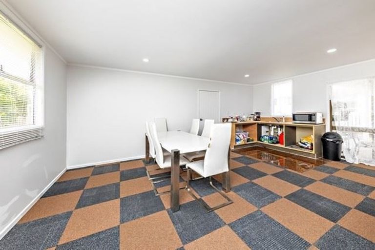 Photo of property in 30 Sutton Crescent, Papakura, 2110