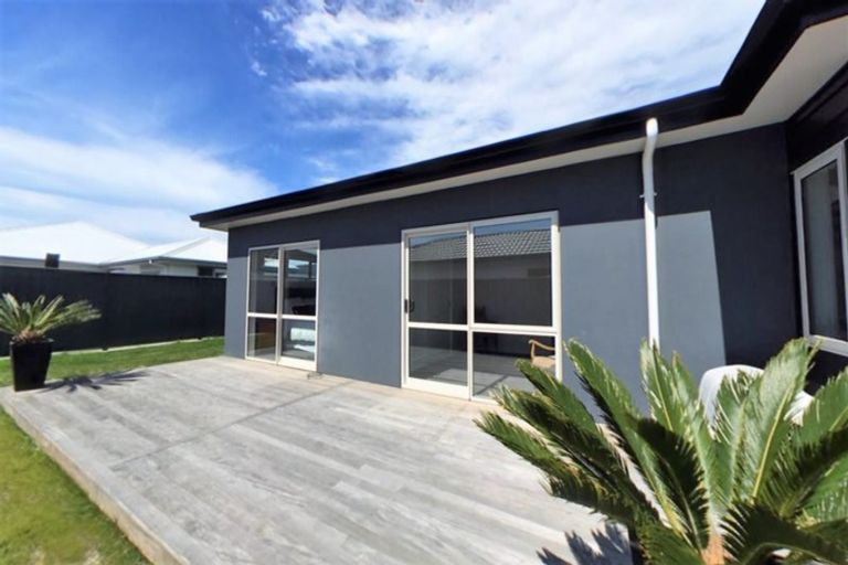 Photo of property in 16 Manganui Place, Te Awa, Napier, 4110