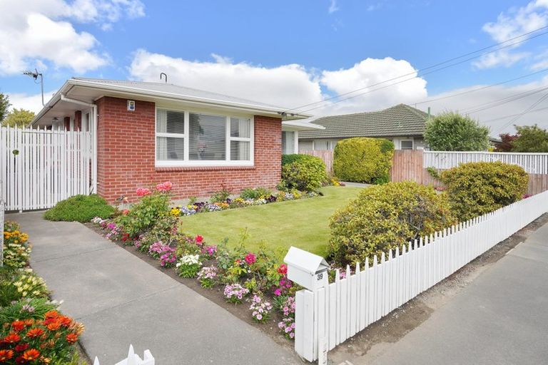 Photo of property in 39 Lake Terrace Road, Burwood, Christchurch, 8061