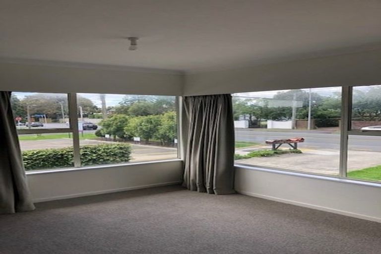 Photo of property in 2/111 Shakespeare Road, Milford, Auckland, 0620