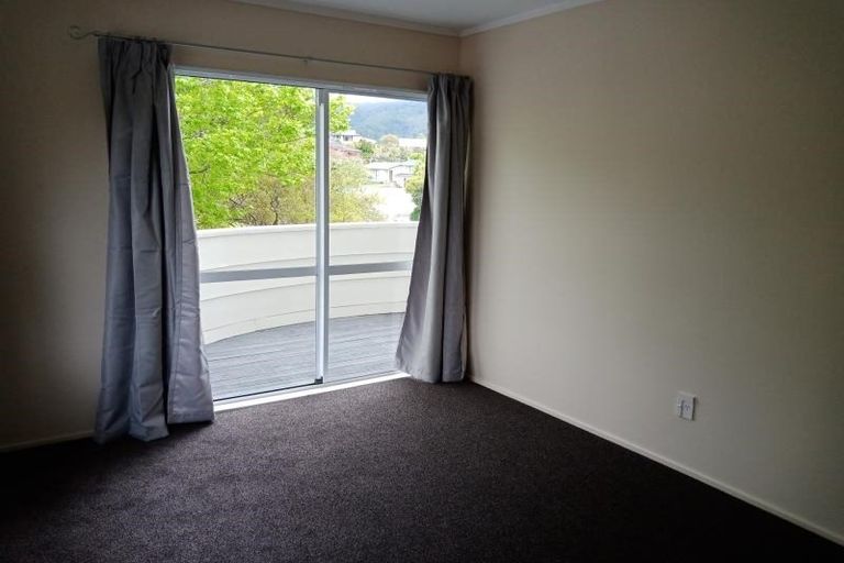 Photo of property in 1 Deller Grove, Silverstream, Upper Hutt, 5019