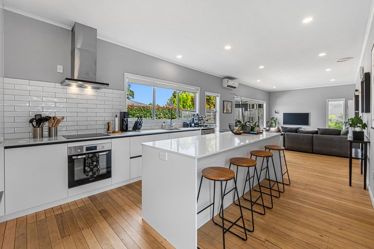 Photo of property in 79 Hobsonville Road, West Harbour, Auckland, 0618