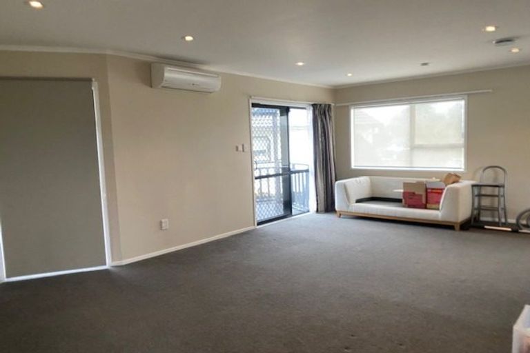 Photo of property in 38 Gosford Drive, Botany Downs, Auckland, 2010