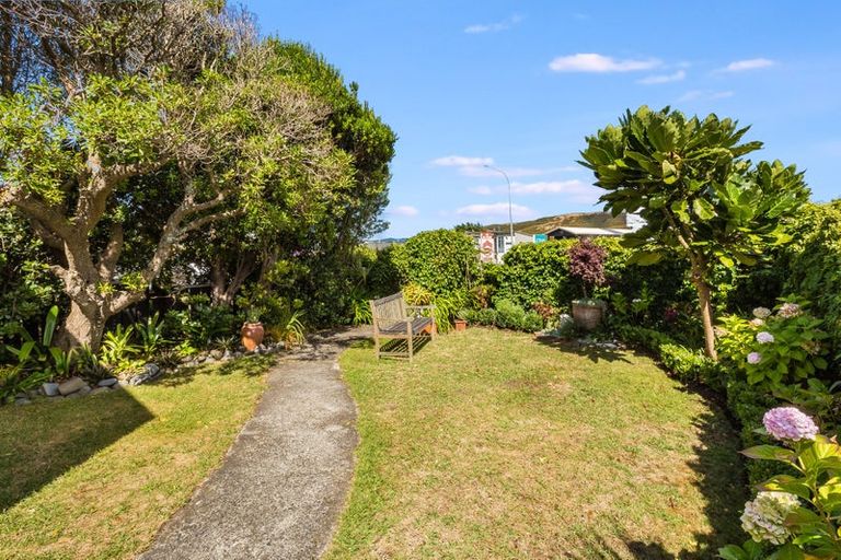 Photo of property in 138 Mana Esplanade, Paremata, Porirua, 5026