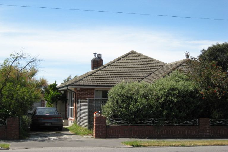 Photo of property in 16 Avonhead Road, Avonhead, Christchurch, 8042