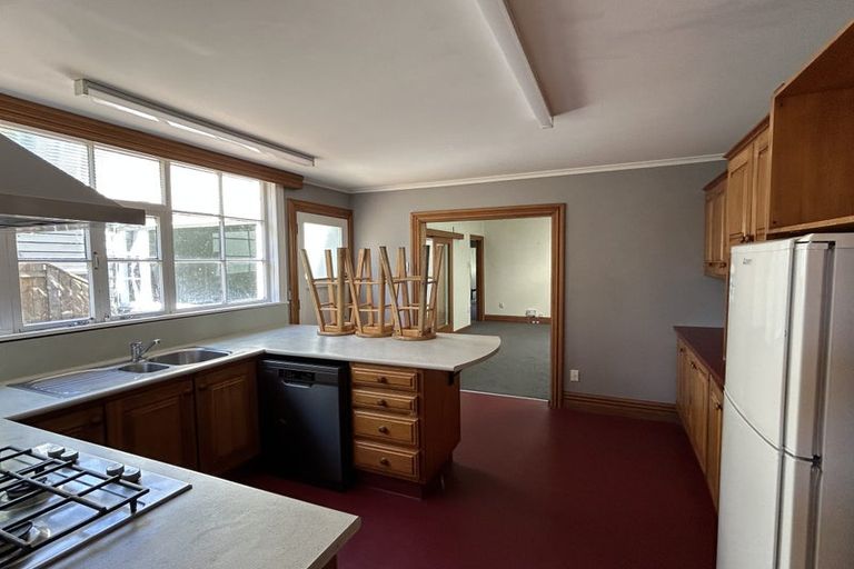 Photo of property in 30 Hargreaves Street, Mount Cook, Wellington, 6021