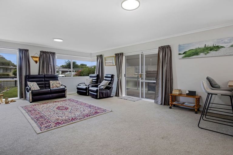Photo of property in 8b Alexander Place, Otaki, 5512
