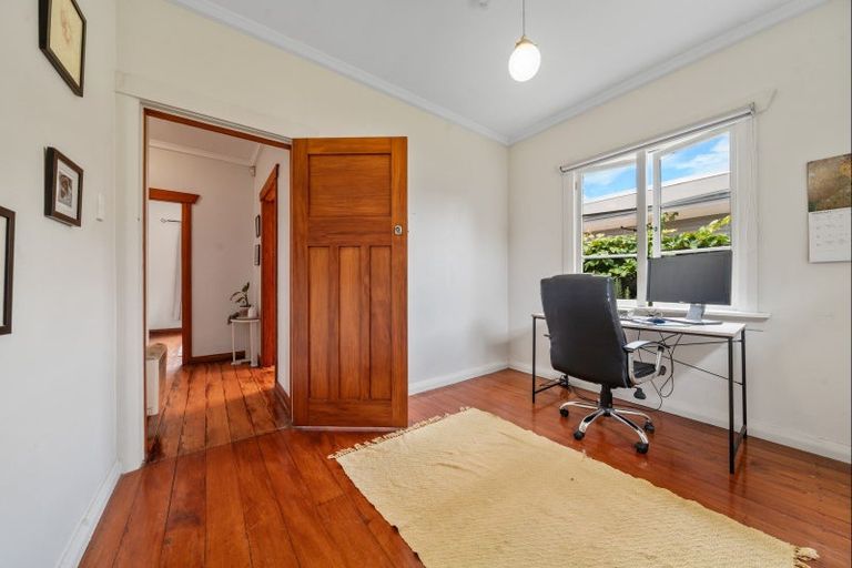 Photo of property in 180 Brooklands Road, Vogeltown, New Plymouth, 4310