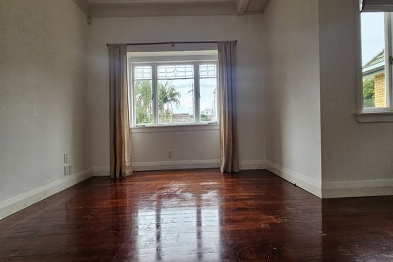Photo of property in 27 Atkin Avenue, Mission Bay, Auckland, 1071