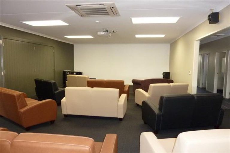 Photo of property in Woodlands Villas, 17a Sherwill Street East, Feilding, 4702