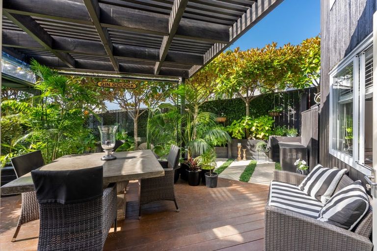 Photo of property in 1/19 Heathcote Road, Castor Bay, Auckland, 0620