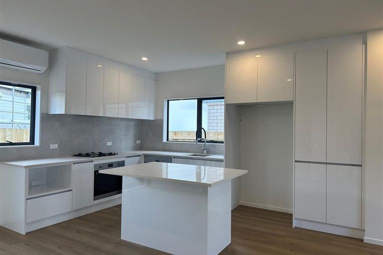 Photo of property in 40b Crestview Rise, Papakura, 2110