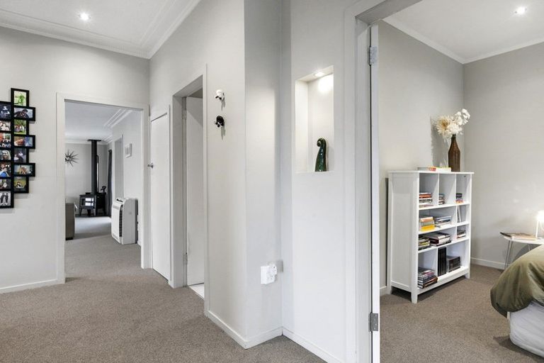 Photo of property in 127 Larnach Road, Vauxhall, Dunedin, 9013