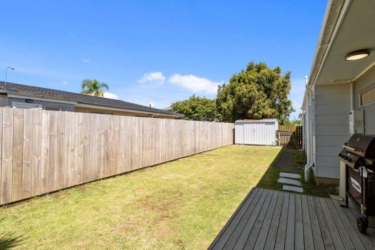 Photo of property in 17a Tawa Road, Te Atatu Peninsula, Auckland, 0610