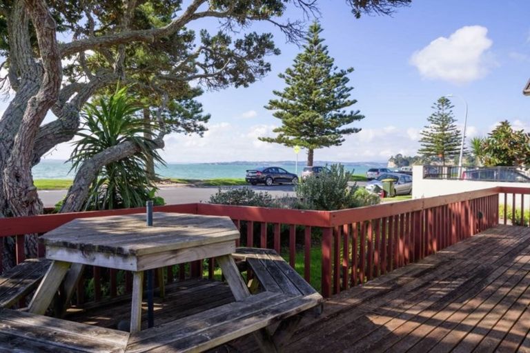 Photo of property in 20 The Esplanade, Eastern Beach, Auckland, 2012