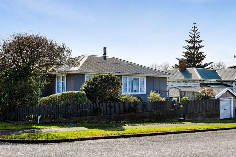Photo of property in 30 Leicester Street, Patea, 4520