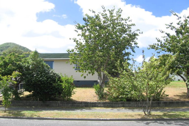 Photo of property in 1 Kansas Grove, Totara Park, Upper Hutt, 5018