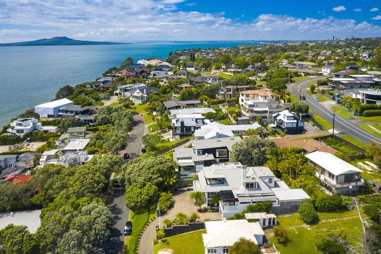 Photo of property in 21 Whitby Crescent, Mairangi Bay, Auckland, 0630