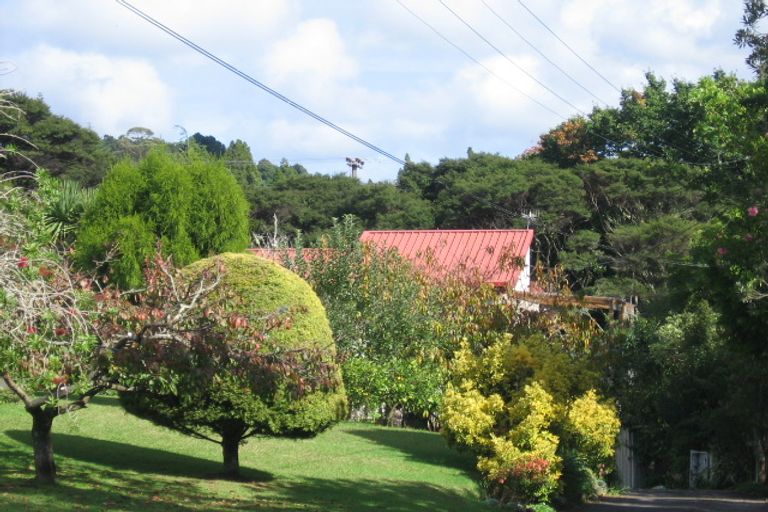 Photo of property in 50 Woodfern Crescent, Titirangi, Auckland, 0604