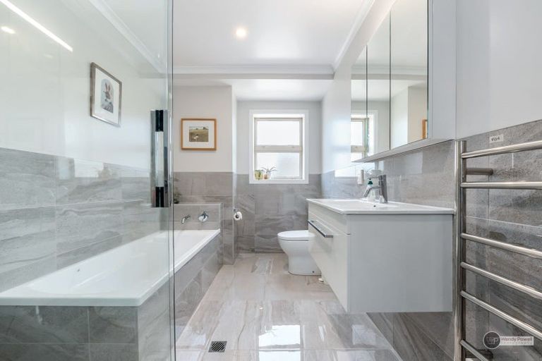 Photo of property in 14 Latimer Way, Petone, Lower Hutt, 5012