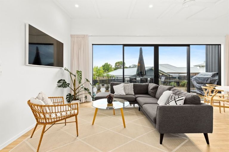 Photo of property in 32a Gledstane Road, Stanmore Bay, Whangaparaoa, 0932