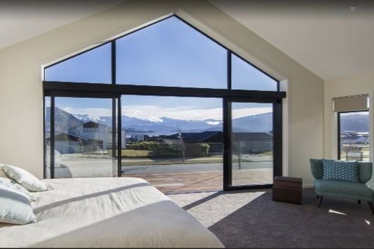 Photo of property in 37 Ruapehu Street, Paraparaumu, 5032