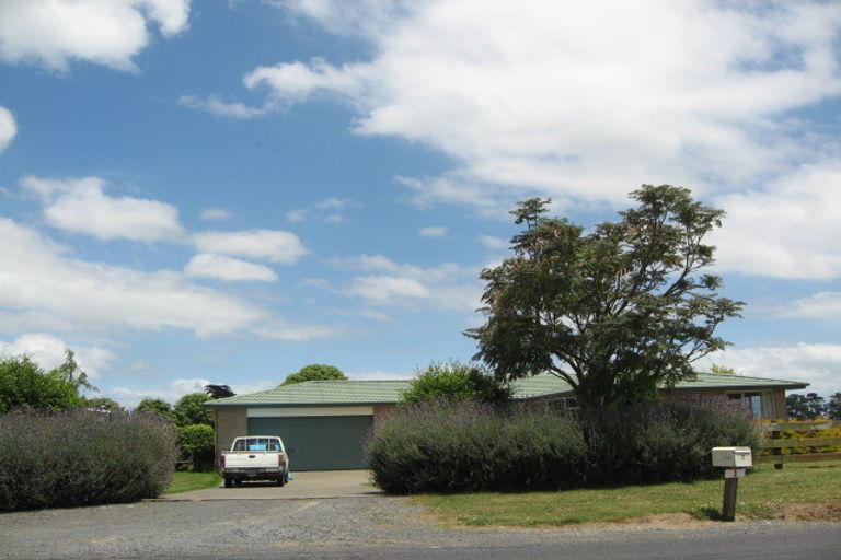 Photo of property in 3 Kidd Road, Karaka, Papakura, 2580