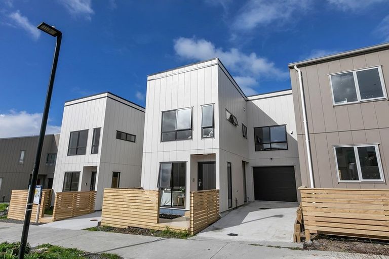 Photo of property in 14 Gecko Road, Hobsonville, Auckland, 0616