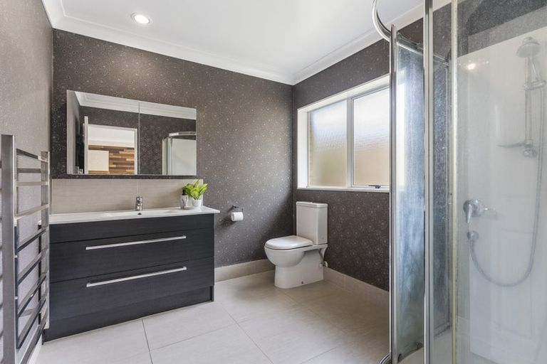 Photo of property in 11 Nathan Close, Somerville, Auckland, 2014