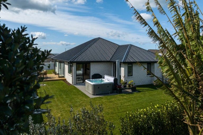 Photo of property in 6 Vantage Place, Omokoroa, 3114