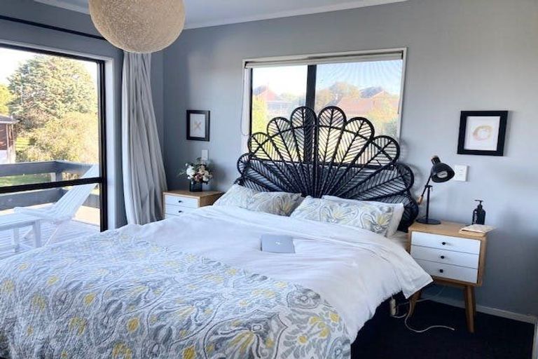 Photo of property in 8 Forsythe Place, Massey, Auckland, 0614