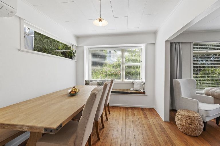 Photo of property in 28 Oak Avenue, Paremata, Porirua, 5024