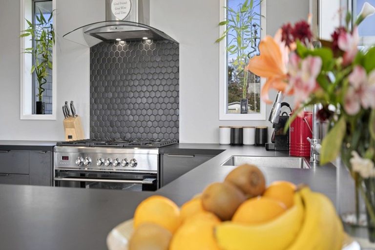 Photo of property in 9 Smith Street, Lepperton, New Plymouth, 4373