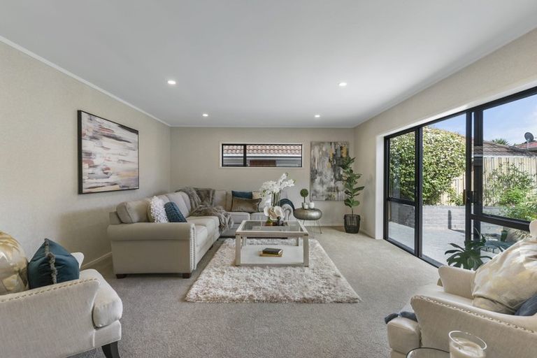 Photo of property in 17 Channing Crescent, Botany Downs, Auckland, 2010